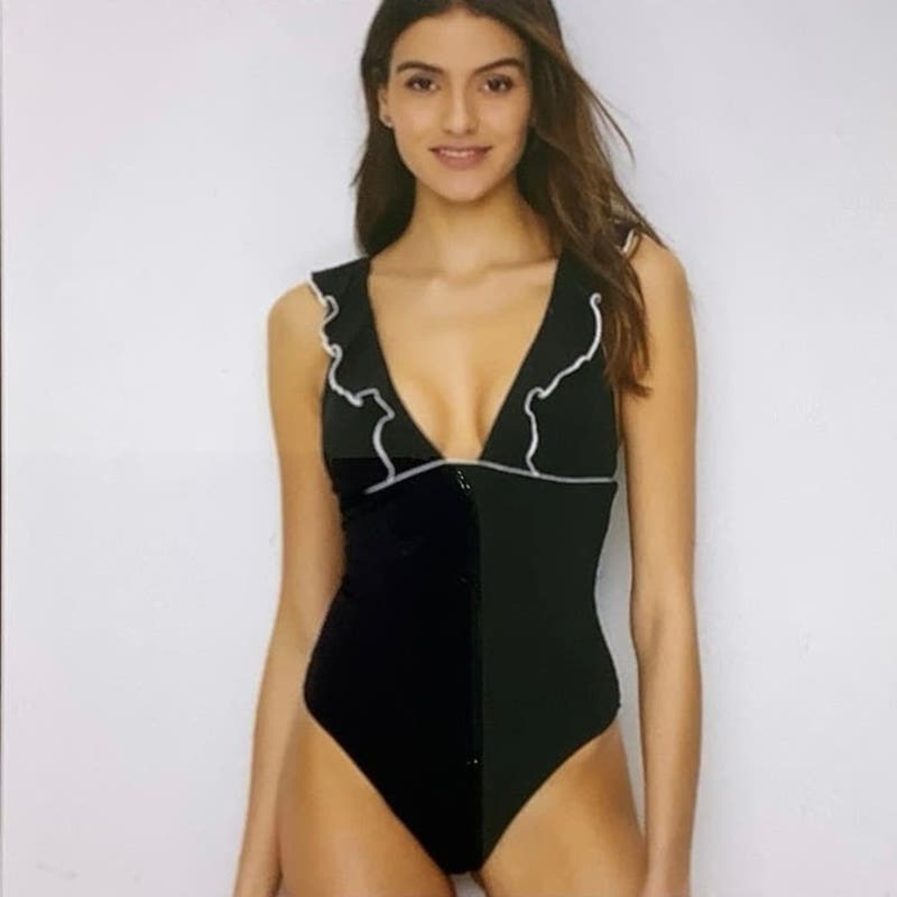 Robin Piconne Malia Black White Trim One Piece Plunge Swimsuit SZ 8 EUC